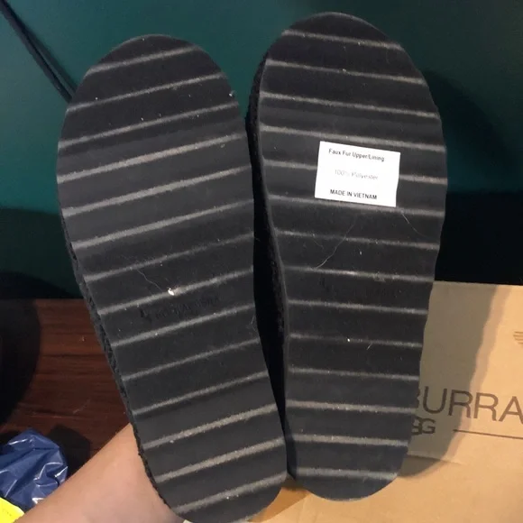 Koolaburra Black Women's Slippers - Picture 2 of 4